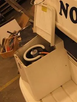 Agder Boat gasskasse til Scand båt med lokk grovkuttet