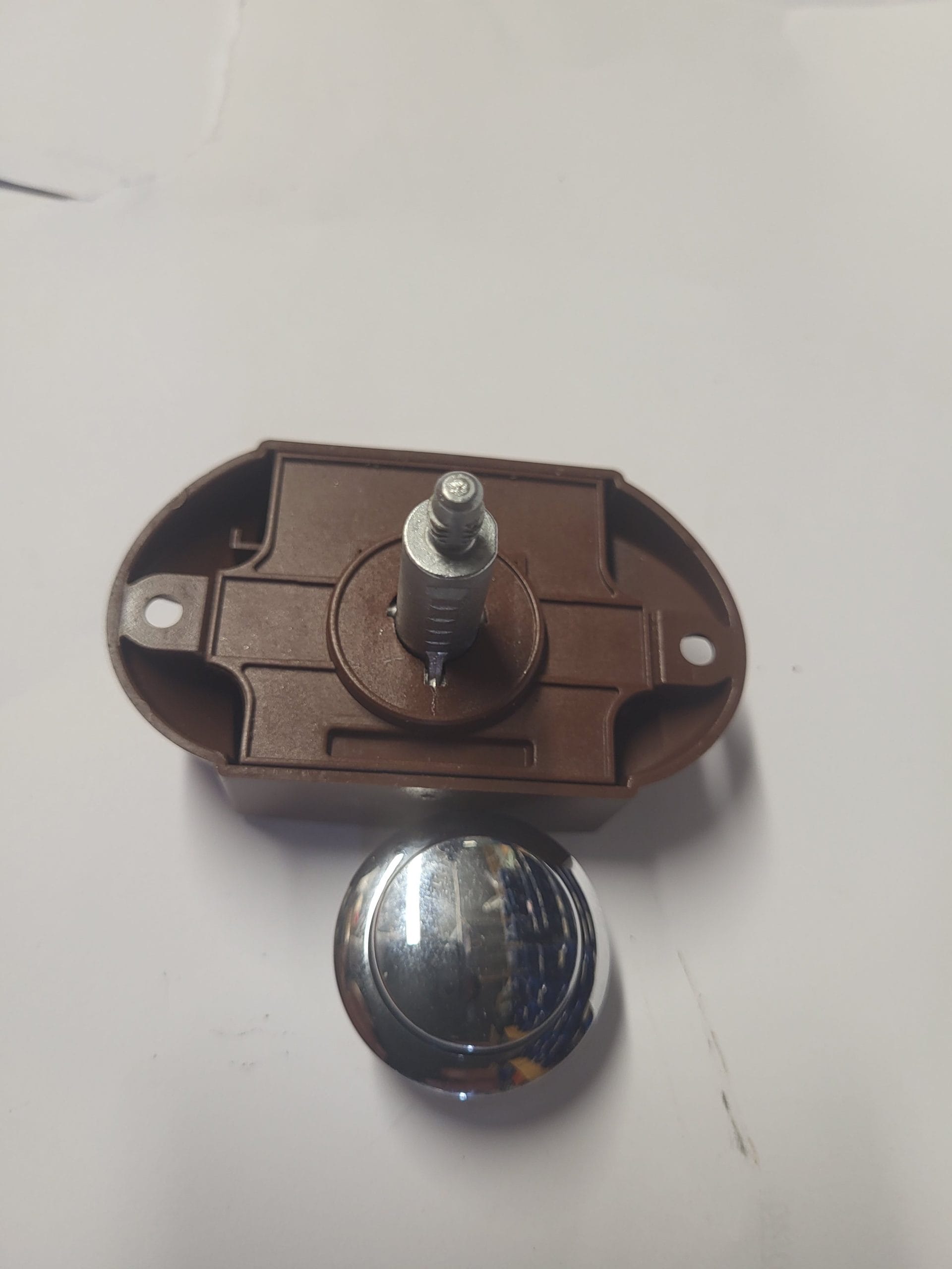 Agder Boat skuflås 24 mm brun med trykknapp