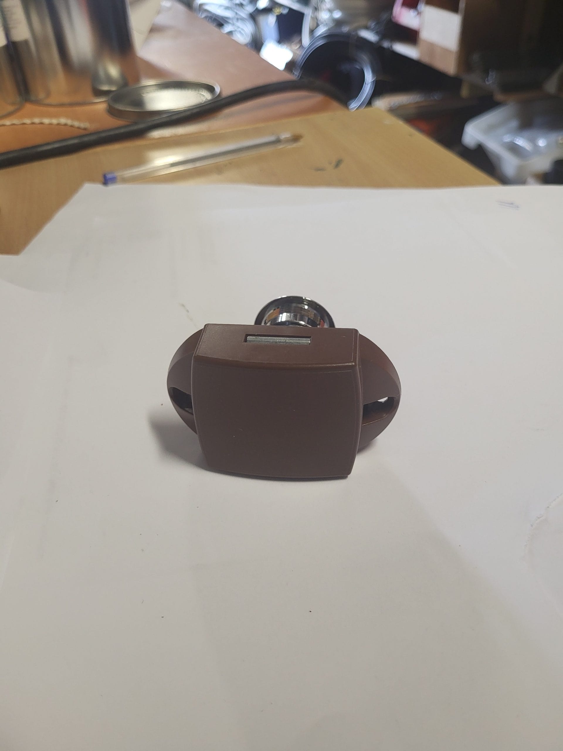 Agder Boat skuflås 24 mm brun med trykknapp