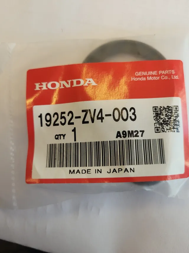 Honda 19252-ZV4-003 grommet water tub original