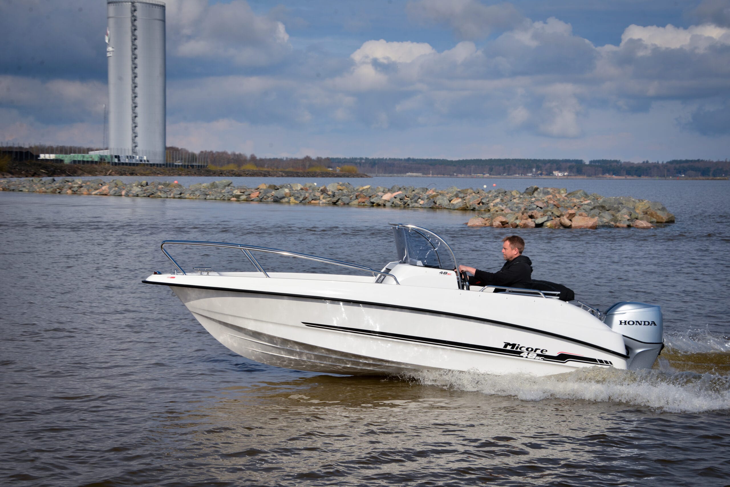 Agder Boat Micore 48 SC konsollbåt sidekonsoll V-bunn
