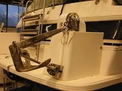 Agder Boat vinsjkasse hvit med vinkelfeste 200 mm luke